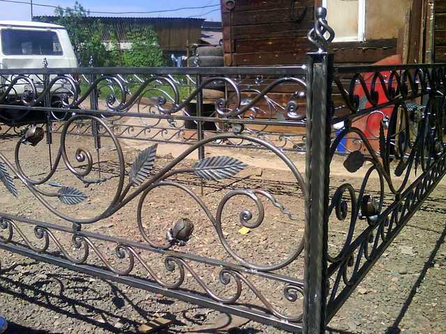 Кованая ограда на могилу